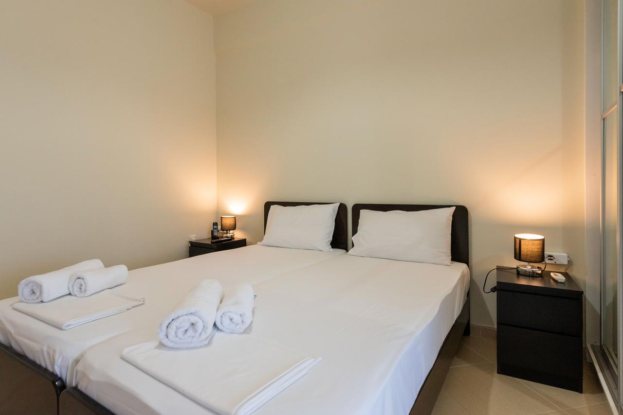 Grand Suites With Private Pools Kalamata Exterior photo