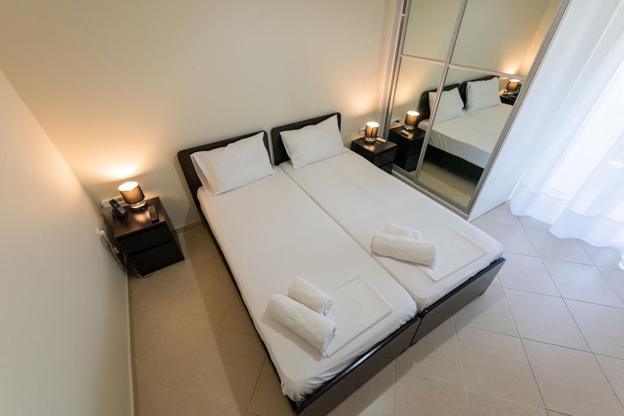 Grand Suites With Private Pools Kalamata Exterior photo