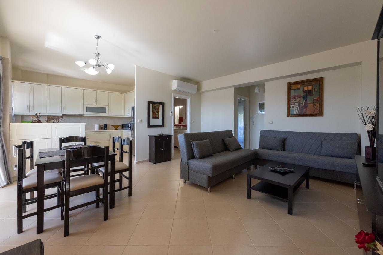 Grand Suites With Private Pools Kalamata Exterior photo