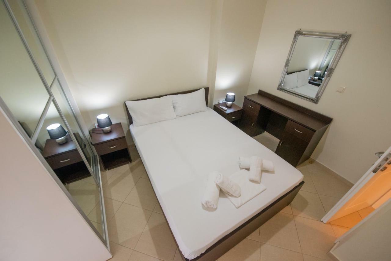 Grand Suites With Private Pools Kalamata Exterior photo